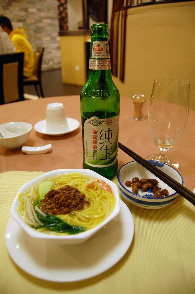 A Chinese restaurant menu being scanned by a phone camera
